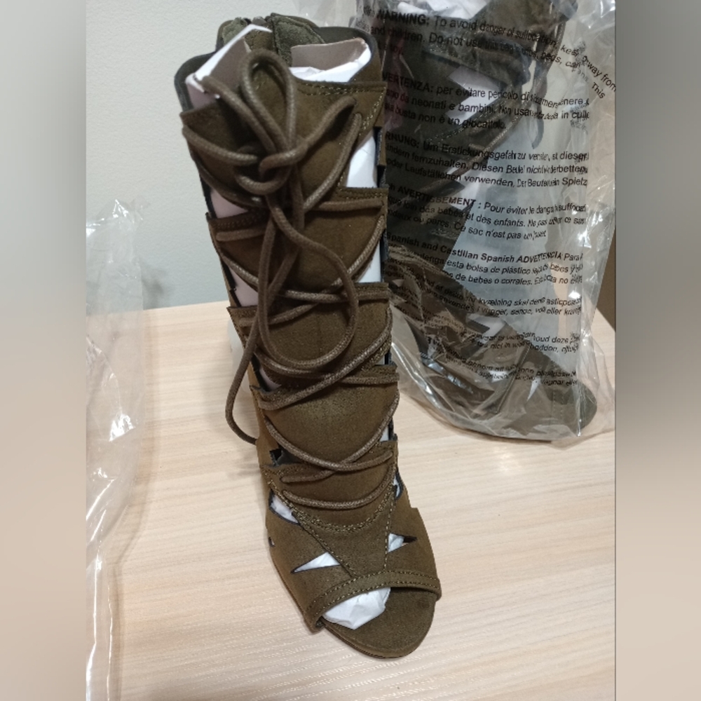Shoe Dazzle Green Strappy Heels with Lace-Up Design